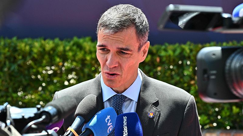 El presidente del Gobierno, Pedro S�nchez, niega ser el 'one' del caso Leire, en declaraciones a los medios en Montenegro.