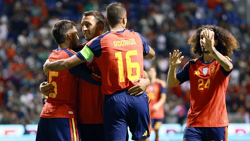 Jugadores de Espa�a celebran un gol este lunes, en un partido amistoso del Mundial de F�tbol 2026 entre Espa�a y Per�