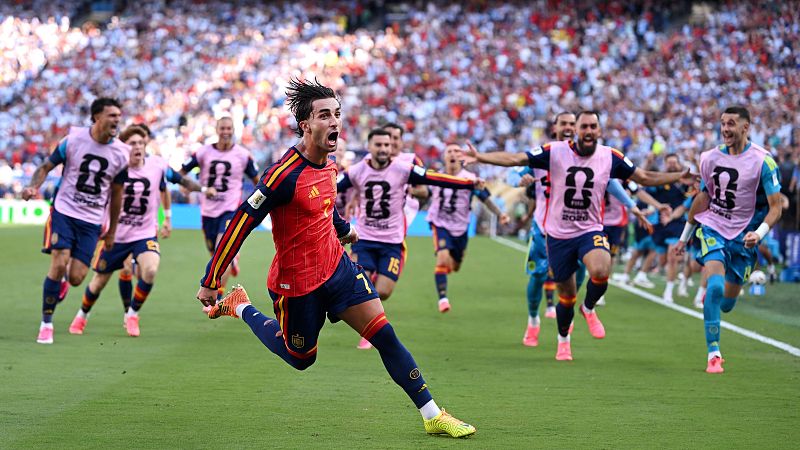 La Selecci�n celebra el gol de Ferr�n