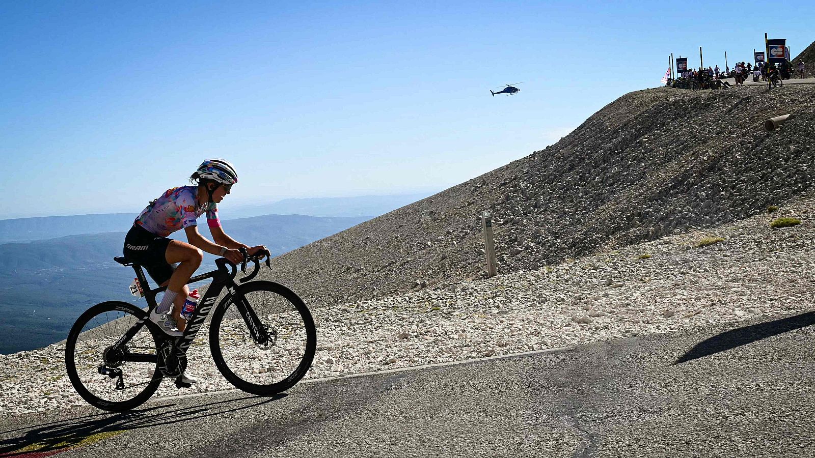 Niewiadoma se exhibe en la etapa del Mont Ventoux