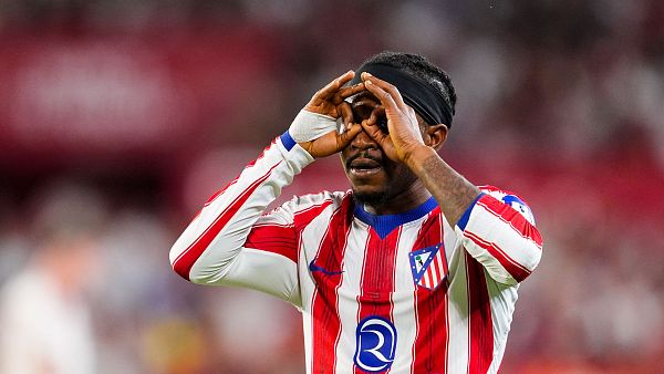 Ademola Lookman celebra el 0-2 en el Sevilla - Atleti
