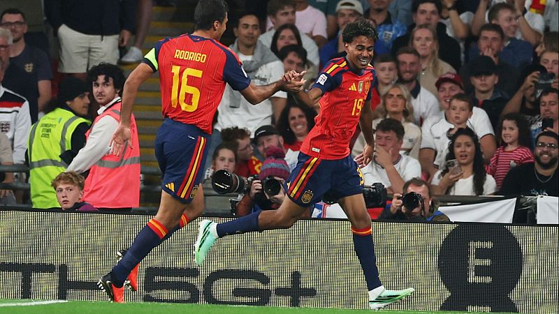 Lamine Yamal celebra su gol