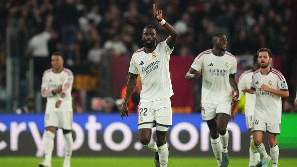El Real Madrid remonta ante la Roma en los minutos finales