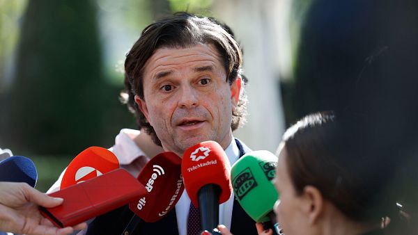 El exmagistrado Jos� Luis S�enz de Tejada hace declaraciones a los medios a su salida este mi�rcoles a la Audiencia Nacional.