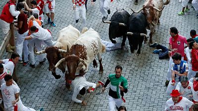 Los corredores durante el encierro de los toros de lidia de Fuente Ymbro