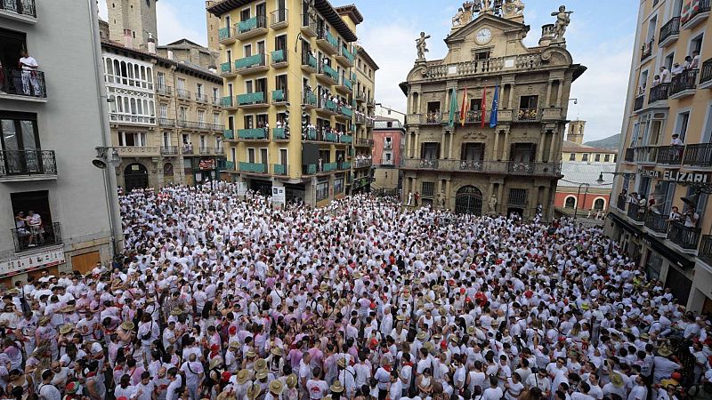 Un multitudinario chupinazo recibe San Fermn 2023