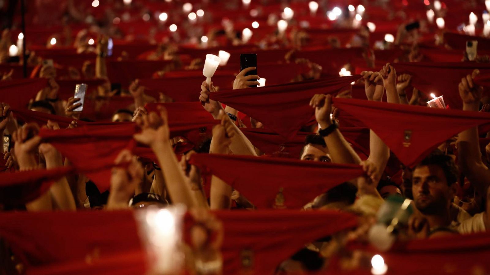 Pamplona se despide de los Sanfermines 2023 entonando el 'Pobre de m'