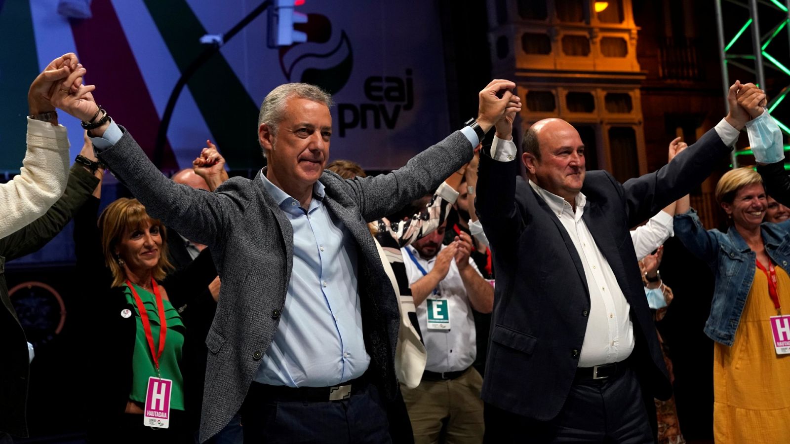 Elecciones vascas  Urkullu se muestra  satisfecho  tras conseguir tres escaos ms que en 2016