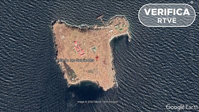 La isla de las Serpientes en una imagen satelital de Maxar mostrada por Google Earth Pro