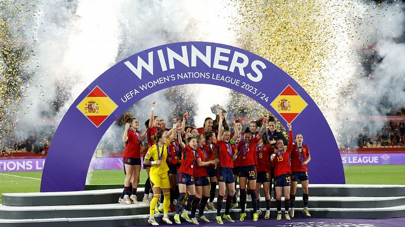 Celebraci�n Espa�a - Francia Nations League femenina