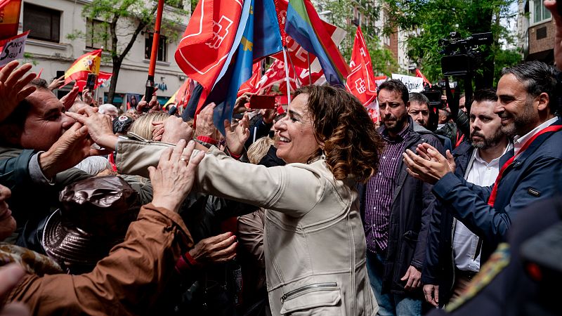 El Comit Federal del PSOE interrumpe el acto para salir a la calle con los militantes