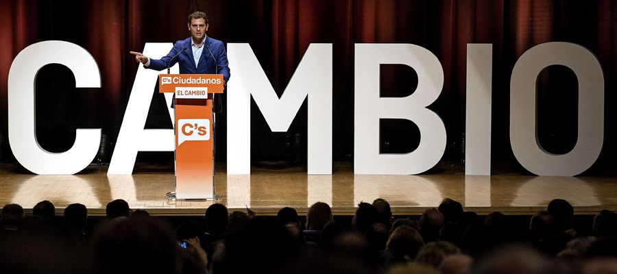 Albert Rivera acusa al PP de Valencia de "trincar" y pide que Ciudadanos sea "timón" y no "llave" Albert Rivera acusa al PP de Valencia de "trincar" y pide que Ciudadanos sea "timón" y no "llave"