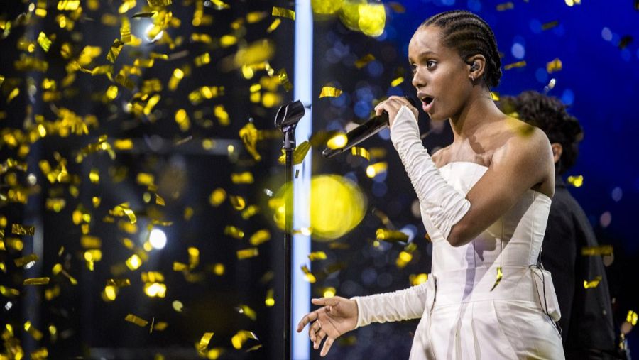 Saba canta "Sand" en la final del Dansk Melodi Grand Prix 2024