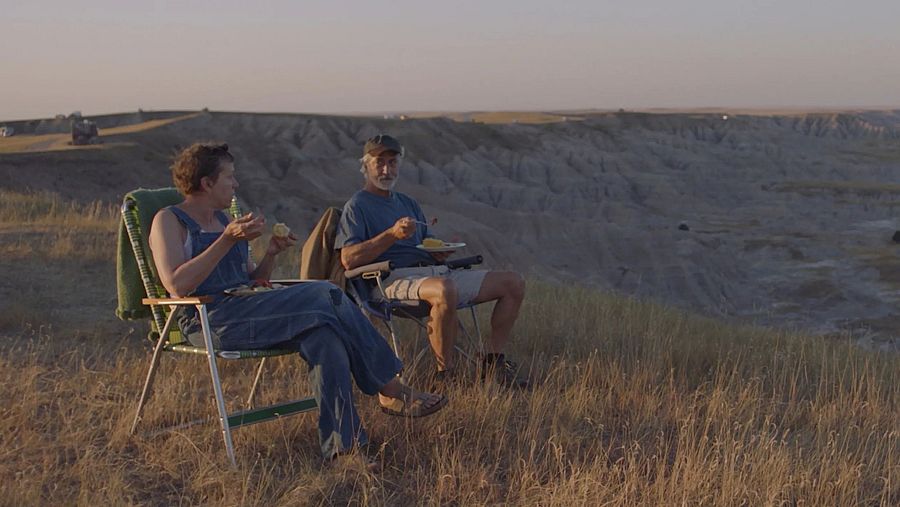 Frances McDormand y David Strathairn en 'Nomadland'