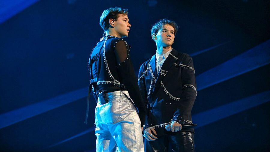 Marcus y Martinus cantan "Unforgettable" en el Melodifestivalen 2024