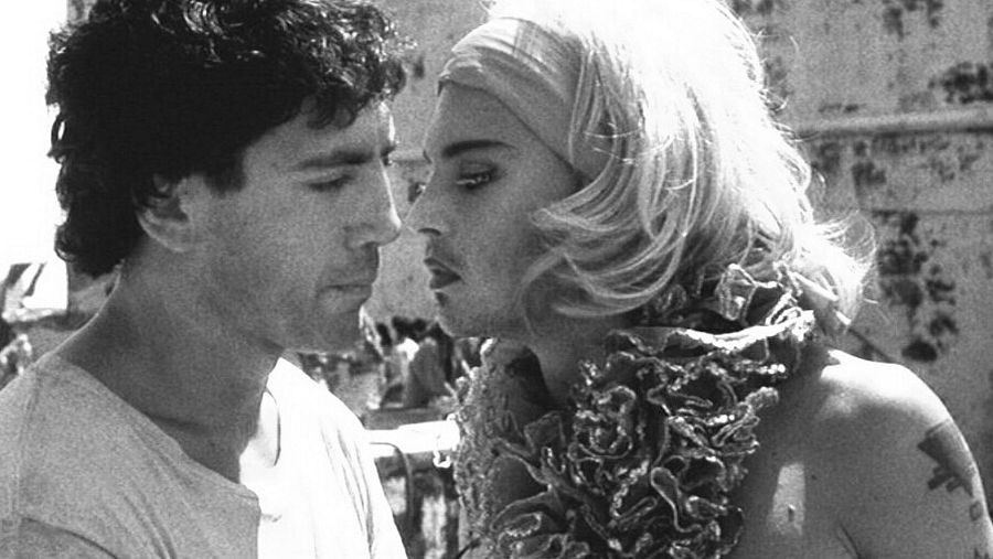 Javier Bardem y Johnny Deep en 'Antes que anochezca'