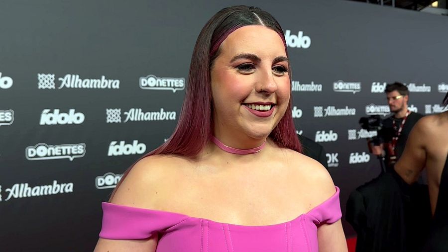 Carolina Iglesias durante la alfombra de los Premios Ídolo 2024