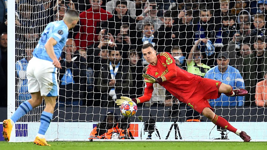 Manchester City - Real Madrid: Lunin se la para a Kovacic