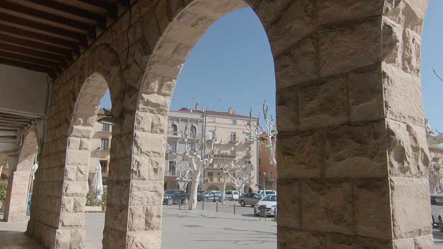 Els pòrtics es van construir en època medieval, per facilitar la vida als artesans.