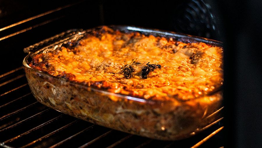Hornear conlleva cocinar a temperaturas muy altas durante un prolongado periodo de tiempo