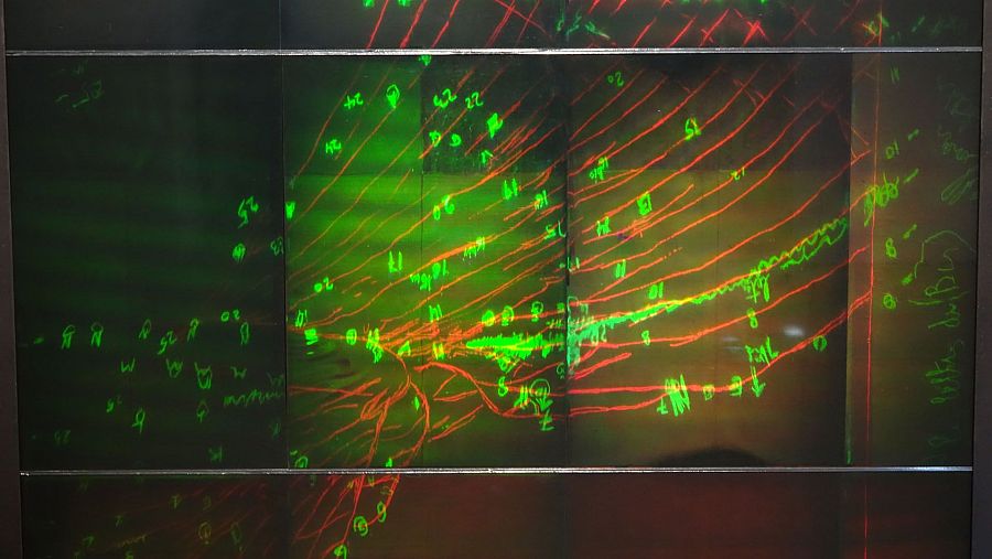 El azar opaco de la transparencia, rota (Pepe Buitrago, 2020-2021), réplica holográfica de ‘El Gran Vidrio’ de Marcel Duchamp.