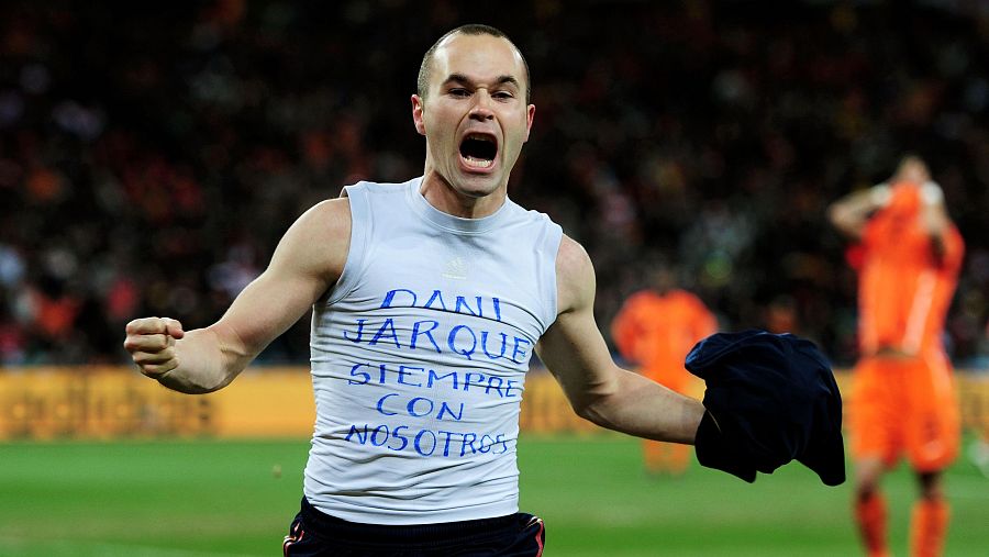 Andrés Iniesta se retira del fútbol profesional