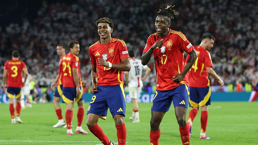 Nico Williams y Lamine Yamal bailando