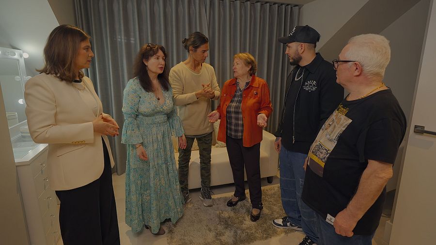 Los Iglesias visitan la casa de Omar Montes