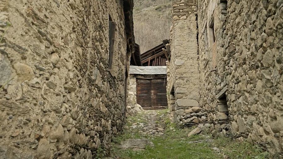 Una de les cases d'Àrreu, el poble on només hi viu una persona