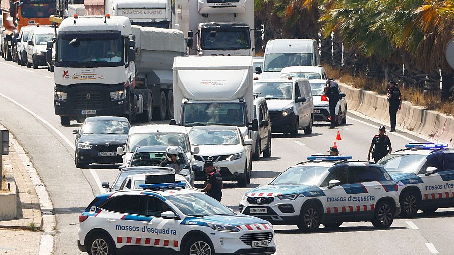 La operación "Jaula" de los Mossos para localizar a Puigdemont provoca retenciones viarias