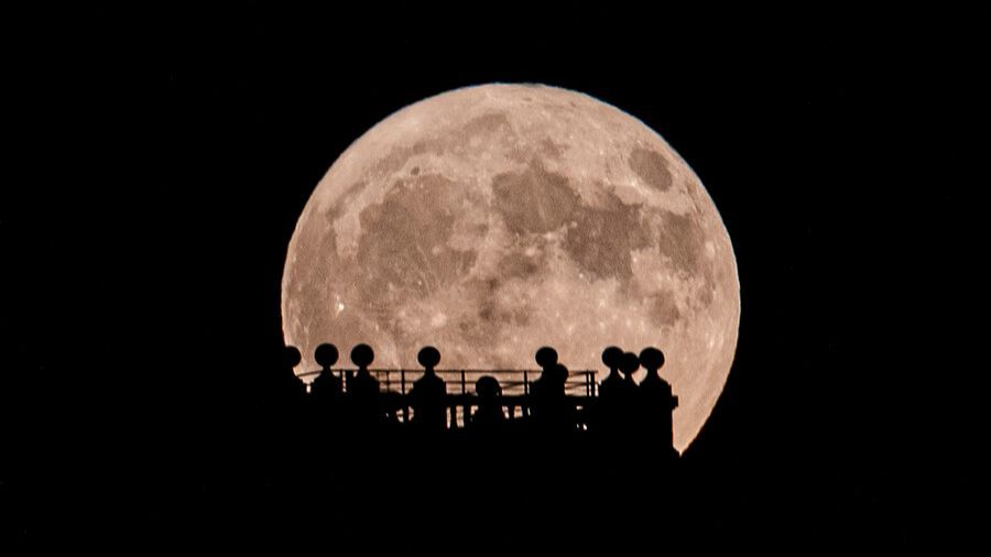 Vista de la conocida como "luna de agosto"