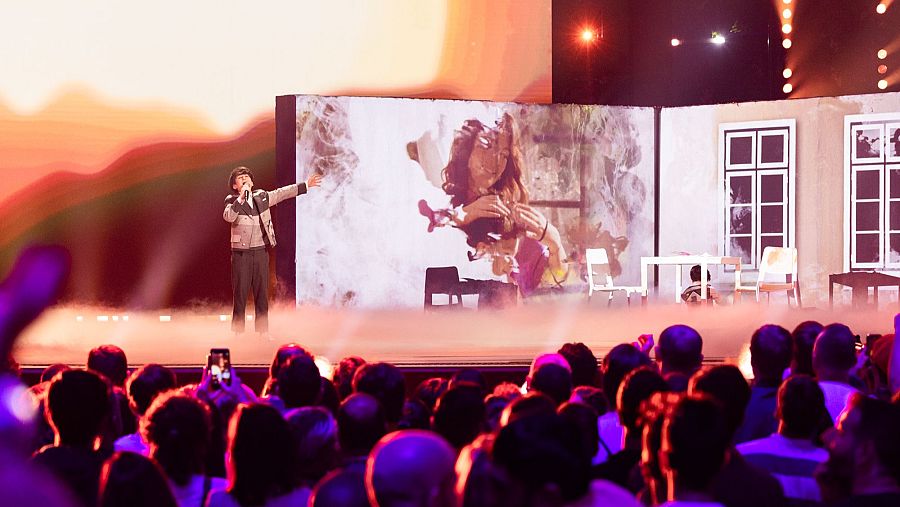 Andria Putkaradze de Georgia actuando en la final de Eurovisión Junior 2024 ante un público entregado.