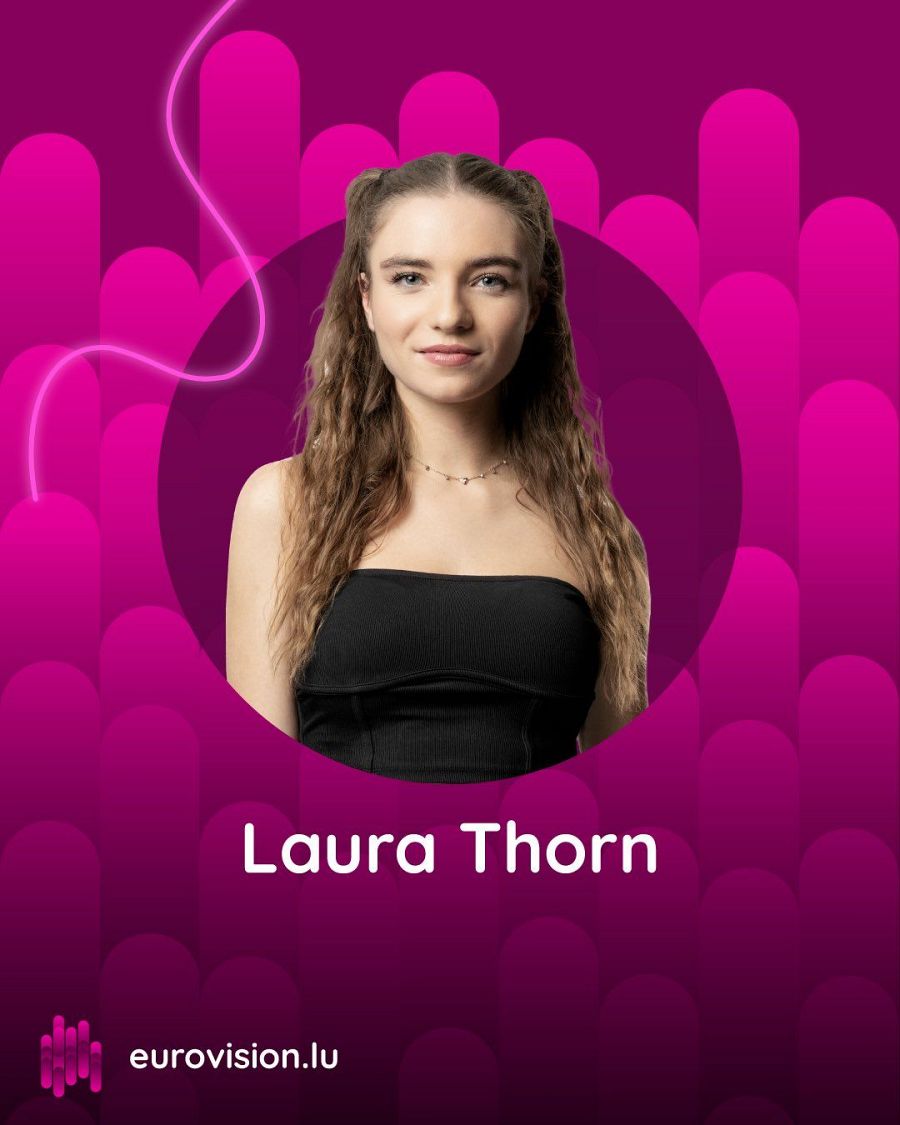 Laura Thorn, participante del 'Luxembourg Song Contest', preselección luxemburguesa para Eurovisión.  Fondo rosa con formas ovaladas.