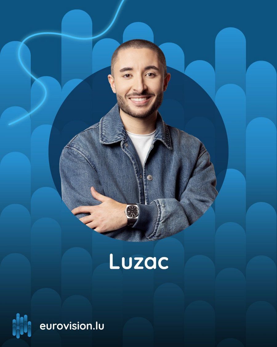 Luzac, representante de Luxemburgo en la preselección para Eurovisión, posa sonriente.