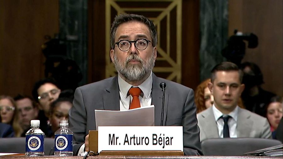 Arturo Béjar en el Senado estadounidense