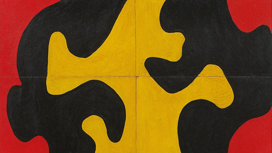 Abstracción de Mari Chordà, "4 = 1" (1966).  Cuatro secciones, fondo rojo, formas negras y amarillas. Contraste vibrante.