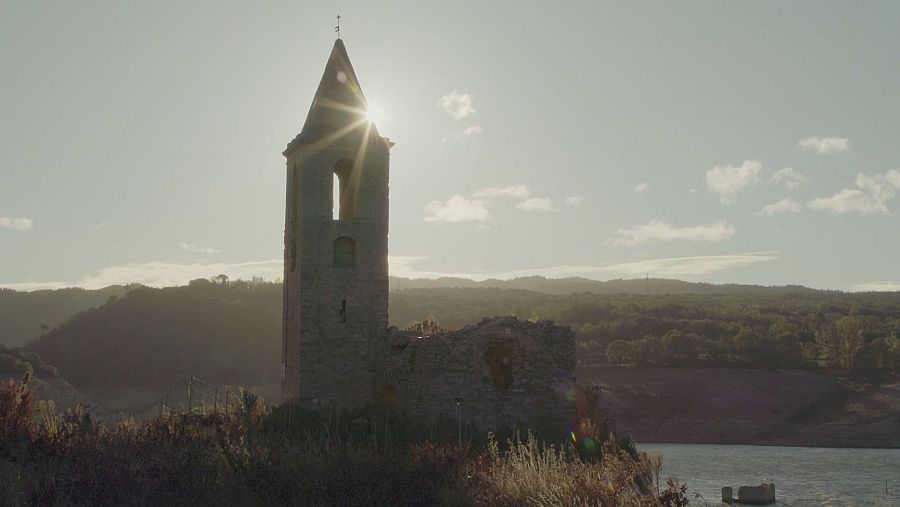 L'església de l'antic poble de Sant Romà, al pantà de Sau