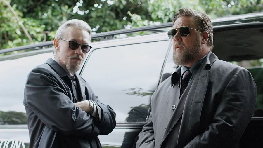 Russell Crowe y Tommy Flanagan en la película Sombras del pasado