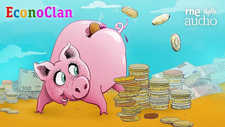 Hucha rosa con monedas y billetes de euro, representando el ahorro y la economía.  Imagen de la portada del podcast 'EconoClan'.