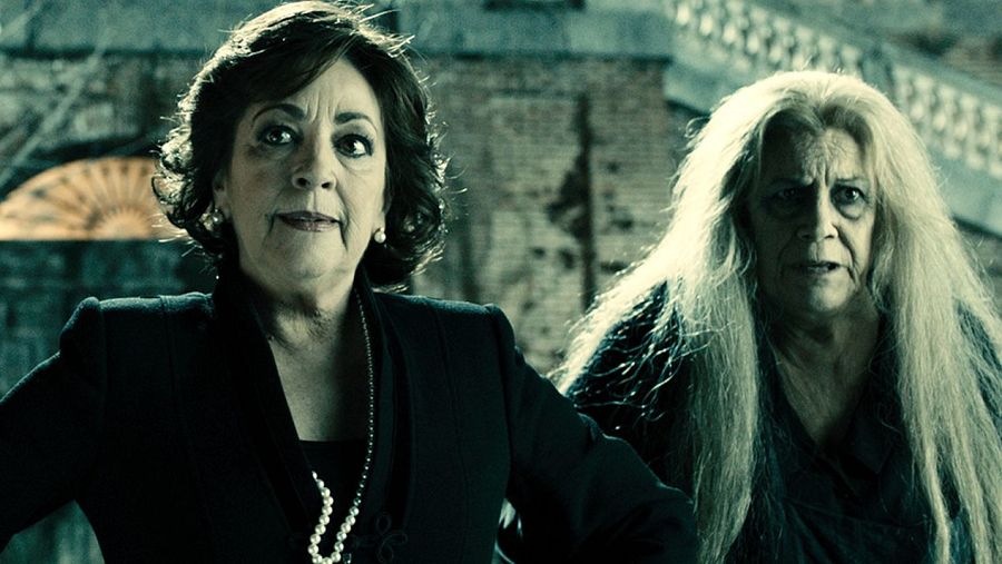Las actrices Carmen Maura y Terele Pávez en Las brujas de Zugarramurdi