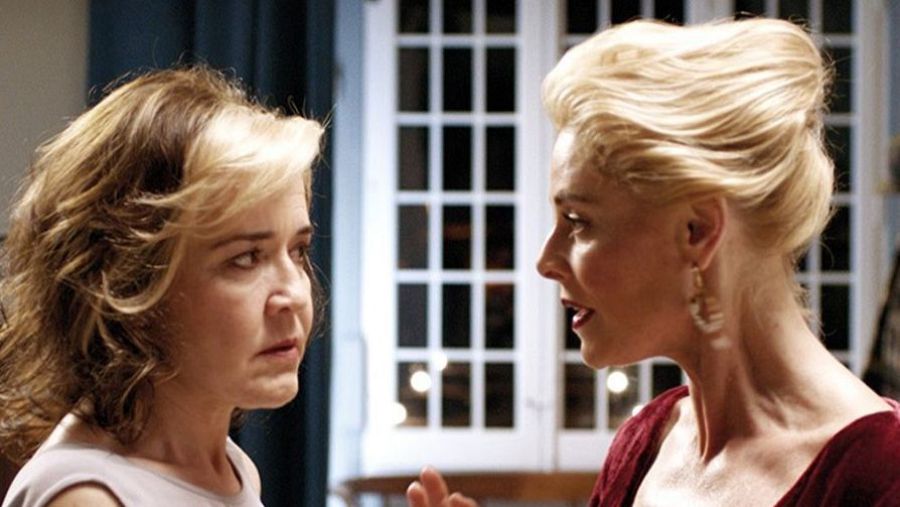 Imagen de María Pujalte y Belén rueda en la película 'La noche que mi madre mato a mi padre'
