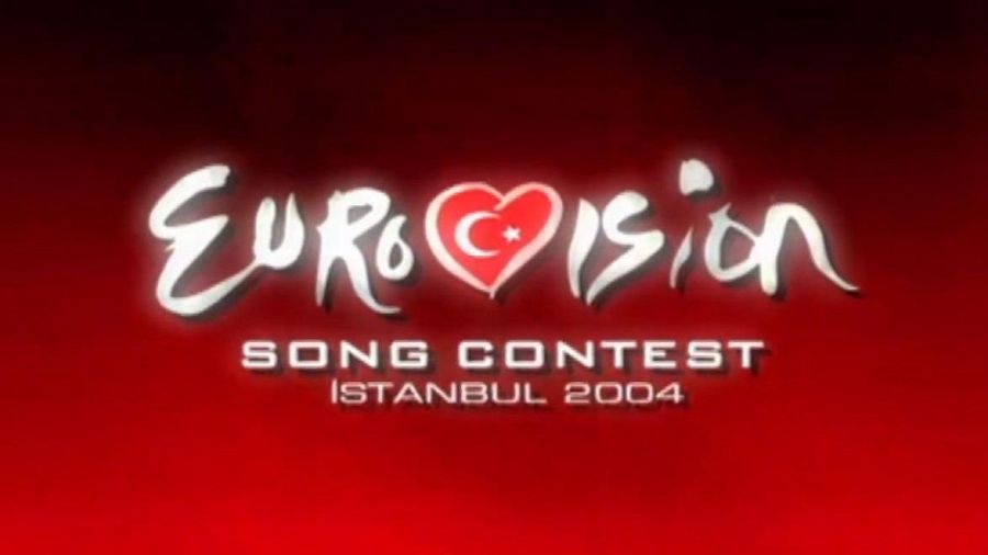 Logotipo de Eurovisión 2004: "Eurovision" en caligrafía (la 'o' es un corazón con la bandera turca), "SONG CONTEST", e "ISTANBUL 2004".
