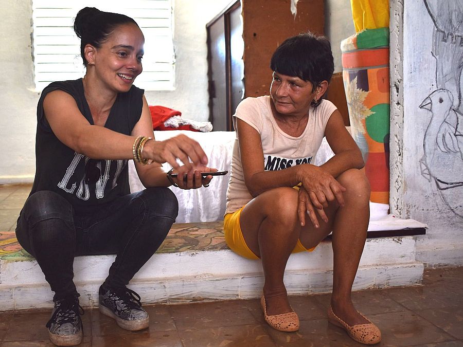 Yaysis Ojeda con Pía (Esperanza Conde Rodríguez)