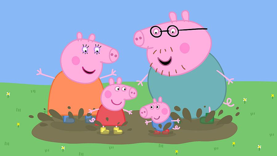La familia Pig, con sus característicos atuendos, se divierte chapoteando en charcos de barro en un campo soleado.