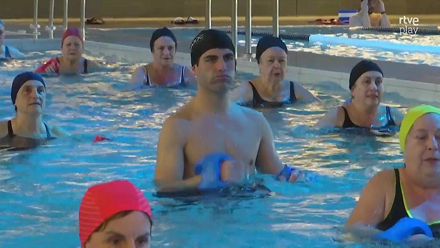 L'aquagym ajuda a moltes persones de la tercera edat a combatre la solitud.