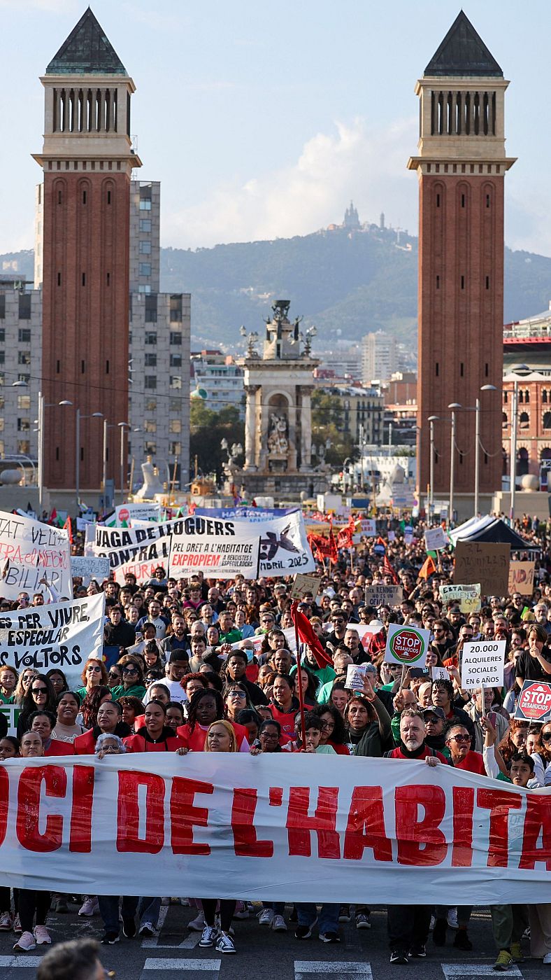 Manifestación por una vivienda digna en Barcelona