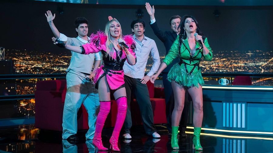 Martin y Omar bailan "Yo quiero bailar" junto a Sonia y Selena