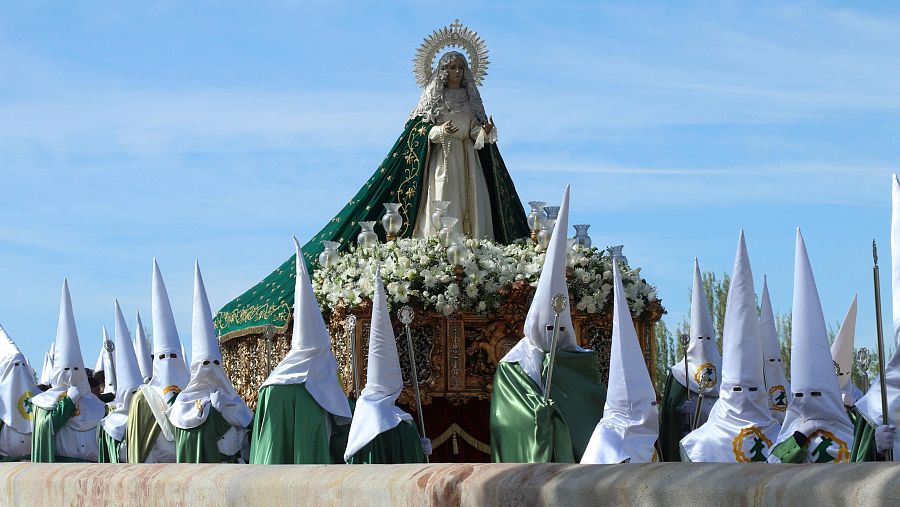 Desfile de la Cofradía de la Virgen de la Esperanza en Zamora,