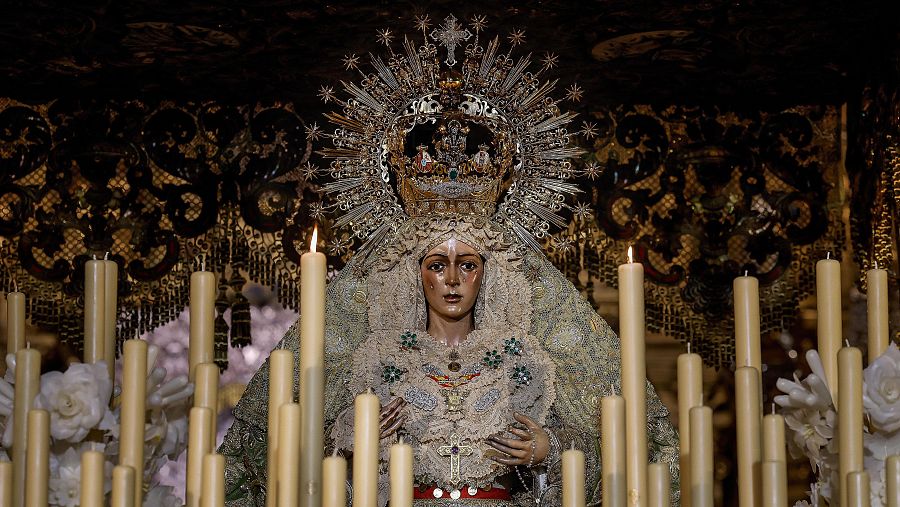 Las imágenes del Jueves Santo: el traslado del Cristo de la Buena Muerte por la Legión y otras procesiones