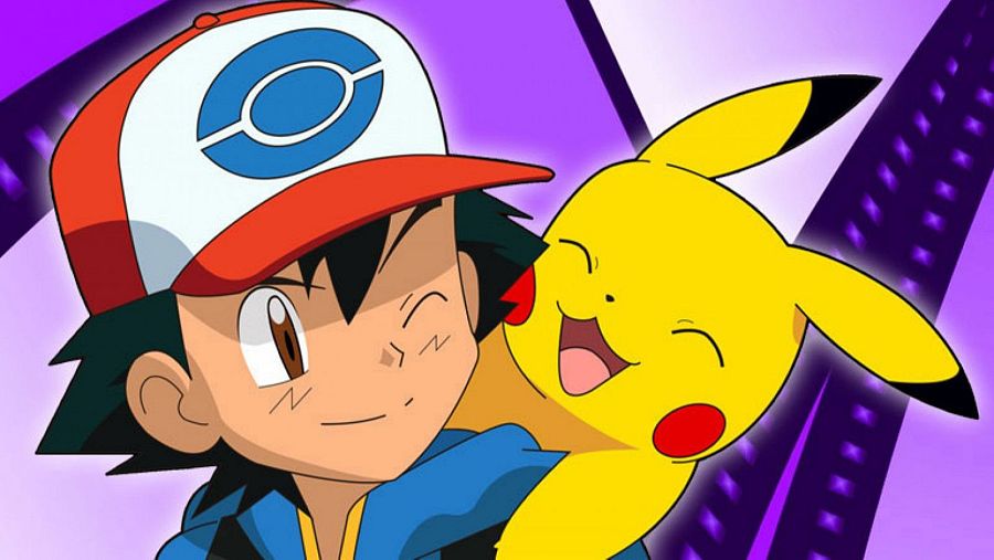 Ash Ketchum y Pikachu abrazados.  Ash lleva su gorra roja y blanca. Fondo morado con líneas diagonales.